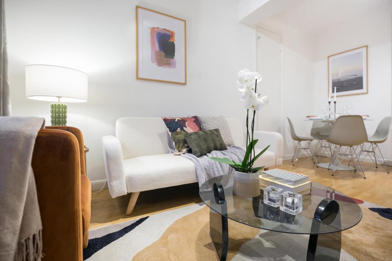 Perfectly Located 1 Bed Apartment Above Tube Station Λονδίνο Εξωτερικό φωτογραφία