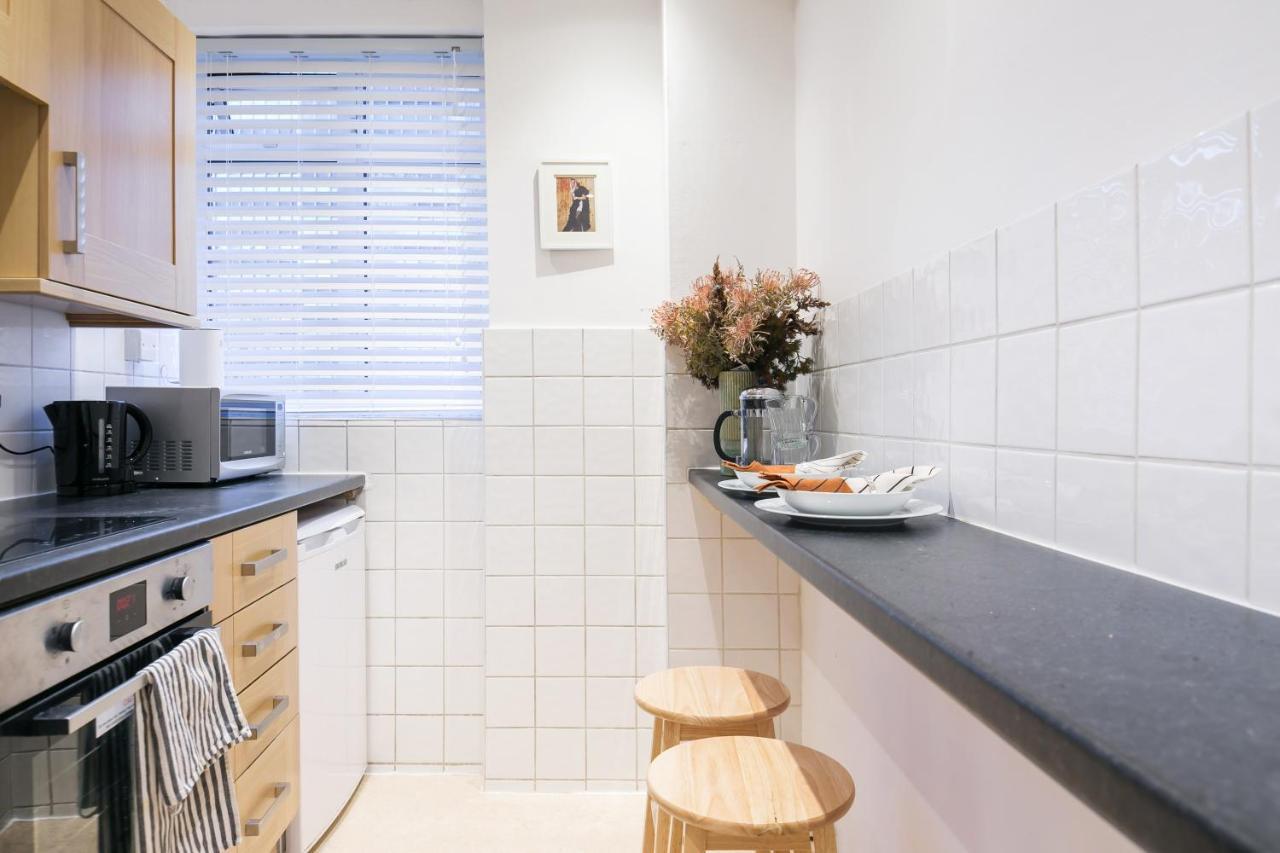 Perfectly Located 1 Bed Apartment Above Tube Station Λονδίνο Εξωτερικό φωτογραφία